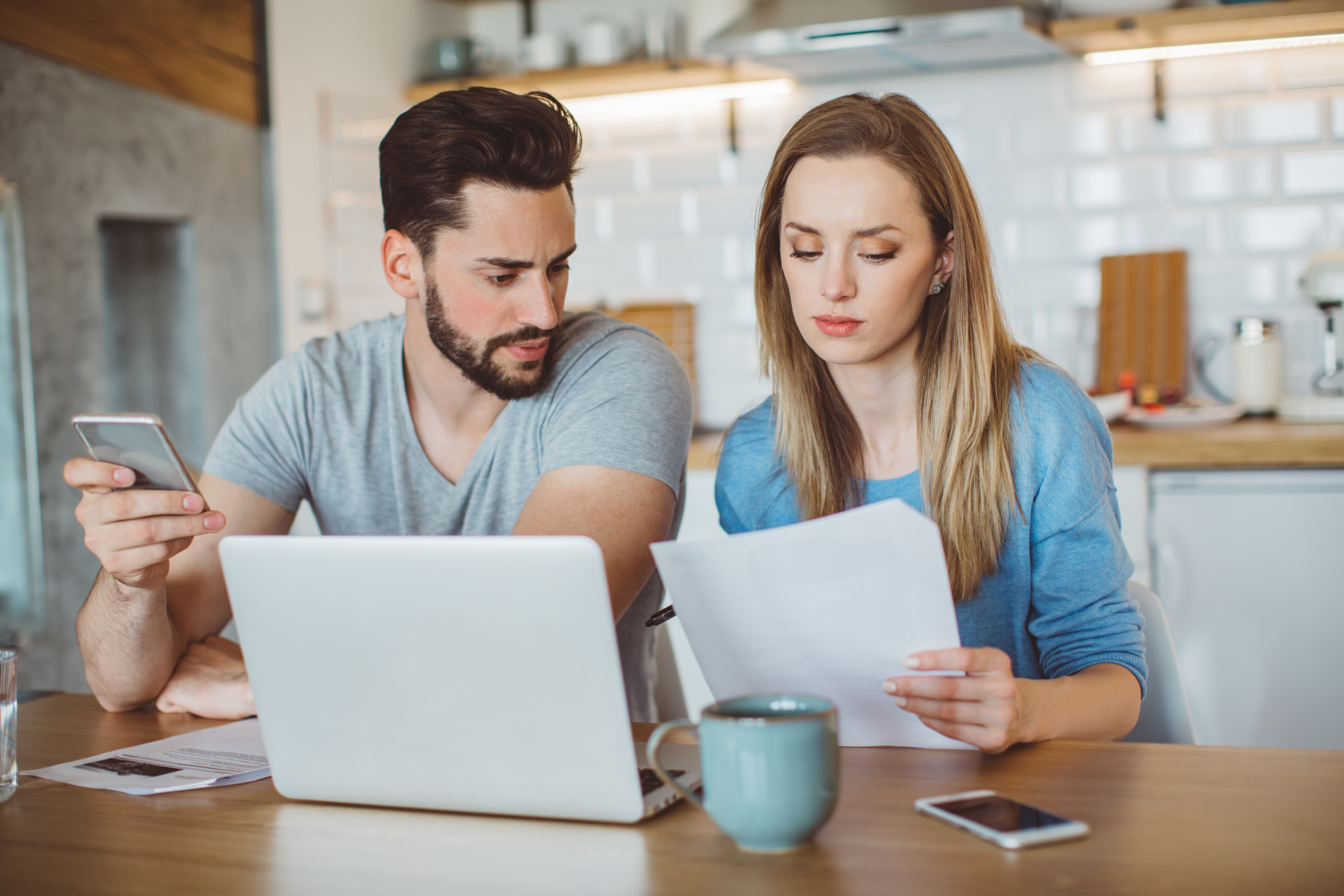 couple discuss Divorce finances